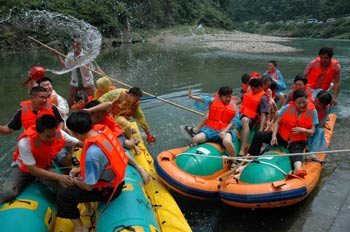 長沙出發(fā)到黃龍洞、森林公園、猛洞河、天門山、鳳凰古城六日游